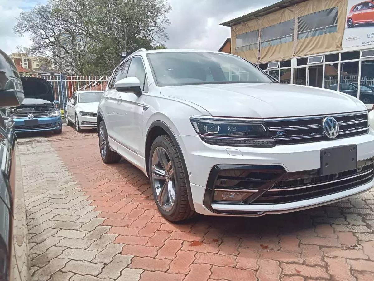 Volkswagen Tiguan   - 2017