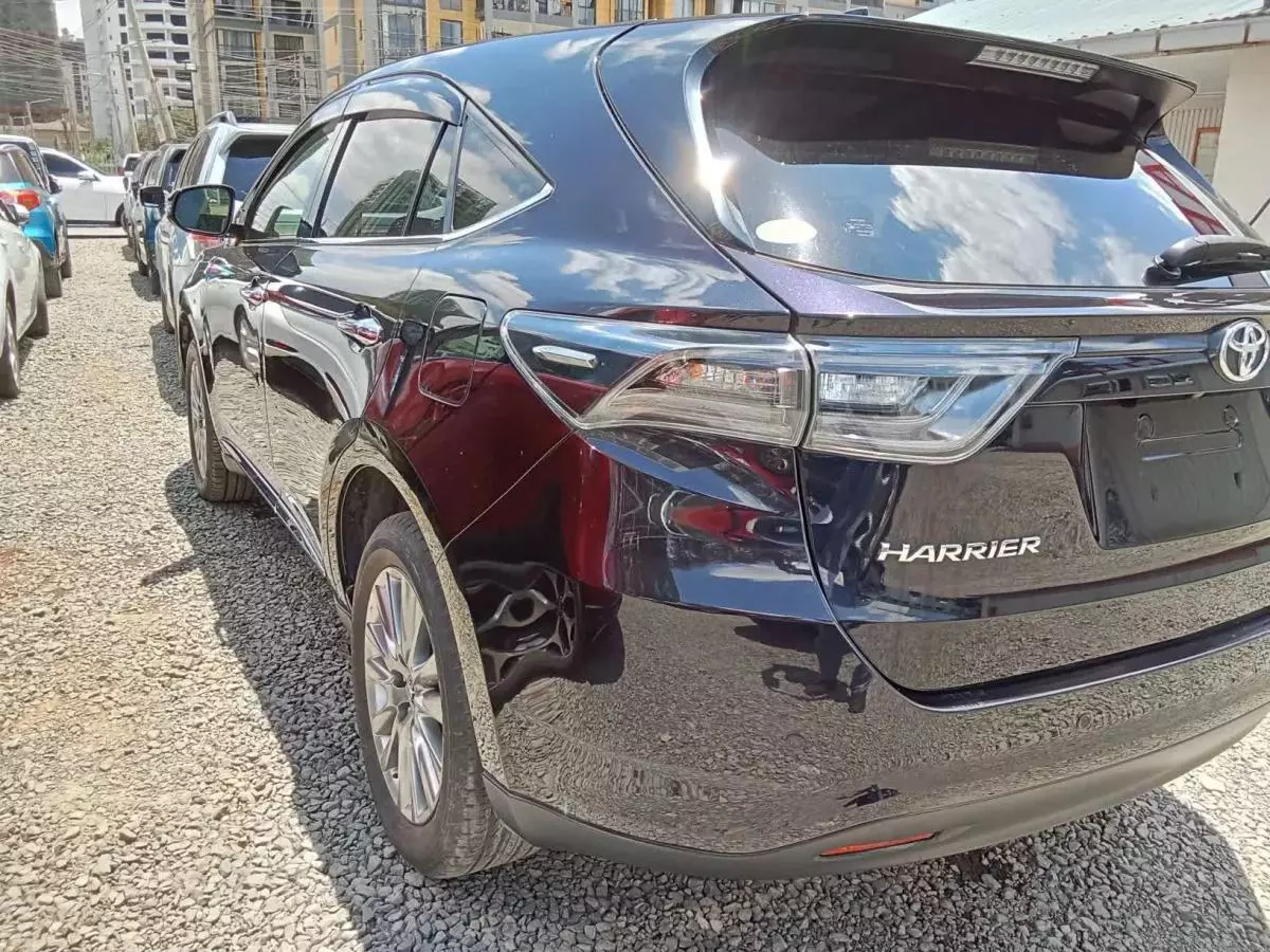 Toyota Harrier   - 2016