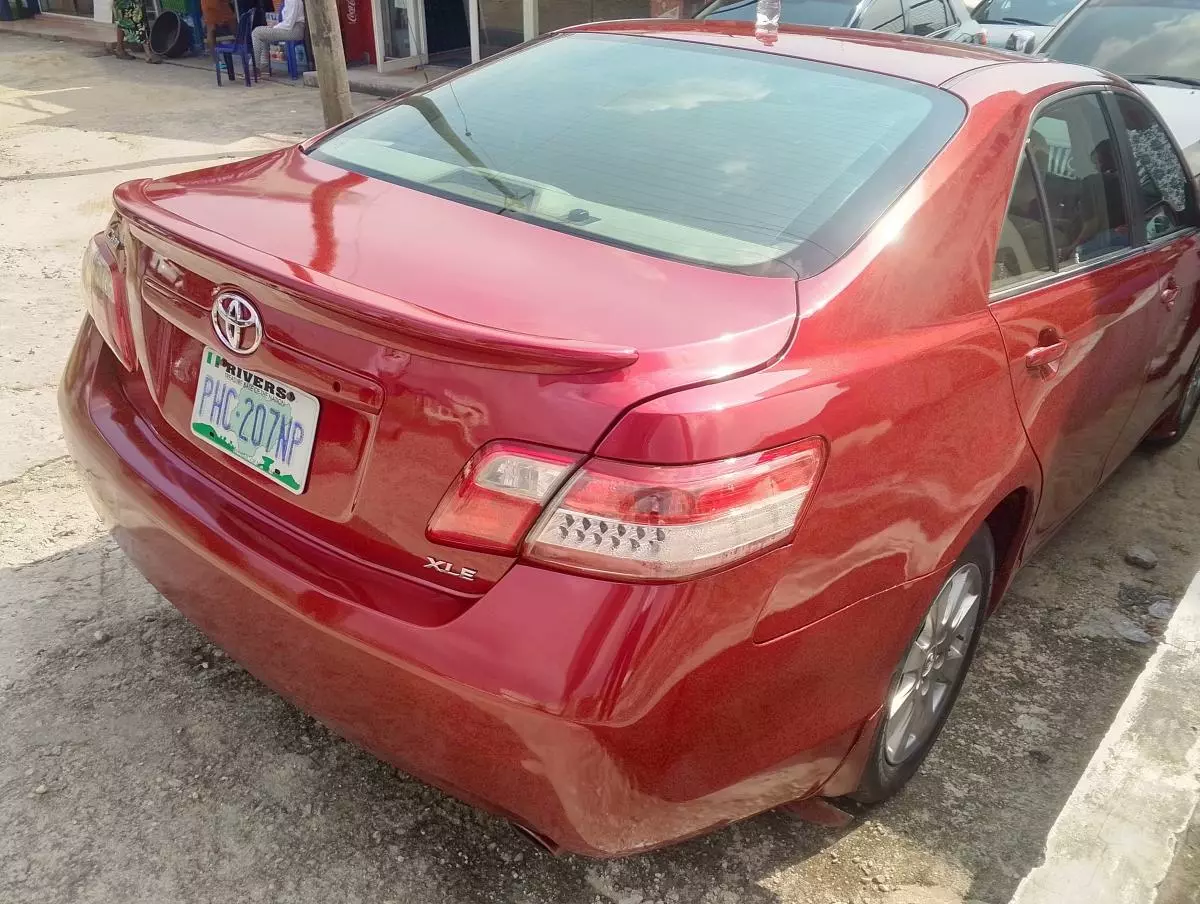 Toyota Camry   - 2009