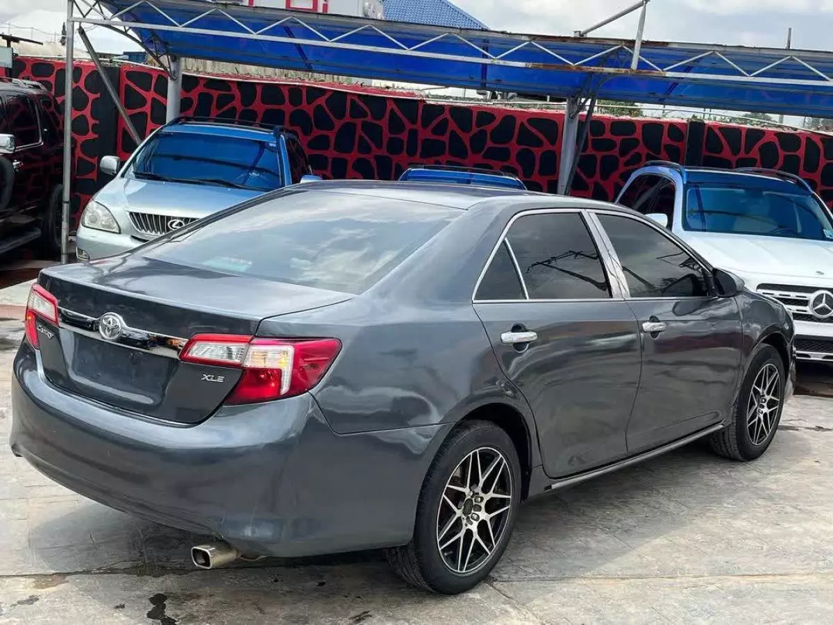 Toyota Camry   - 2012