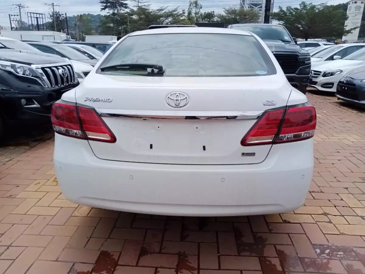 Toyota Premio    - 2016