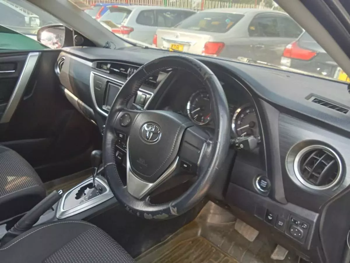 Toyota Auris   - 2014