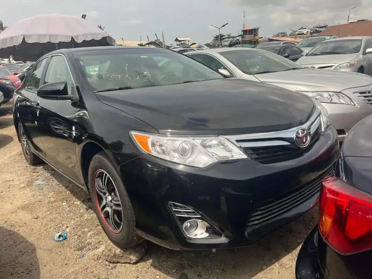 Toyota Camry   - 2014