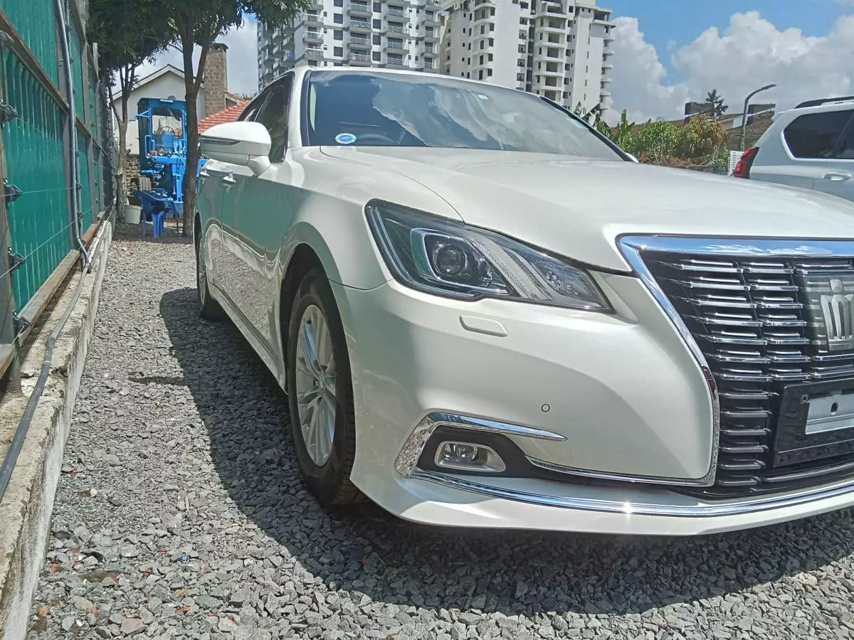 Toyota Crown Royal saloon    - 2016