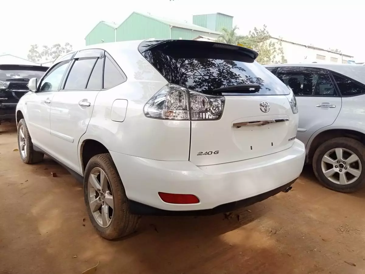 Toyota Harrier   - 2011