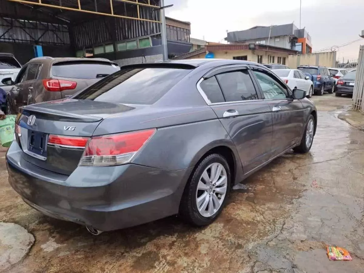 Honda Accord   - 2011