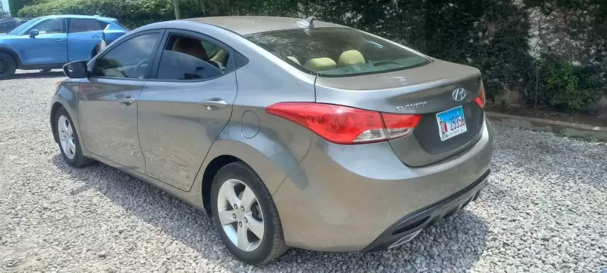 Hyundai Elantra   - 2013