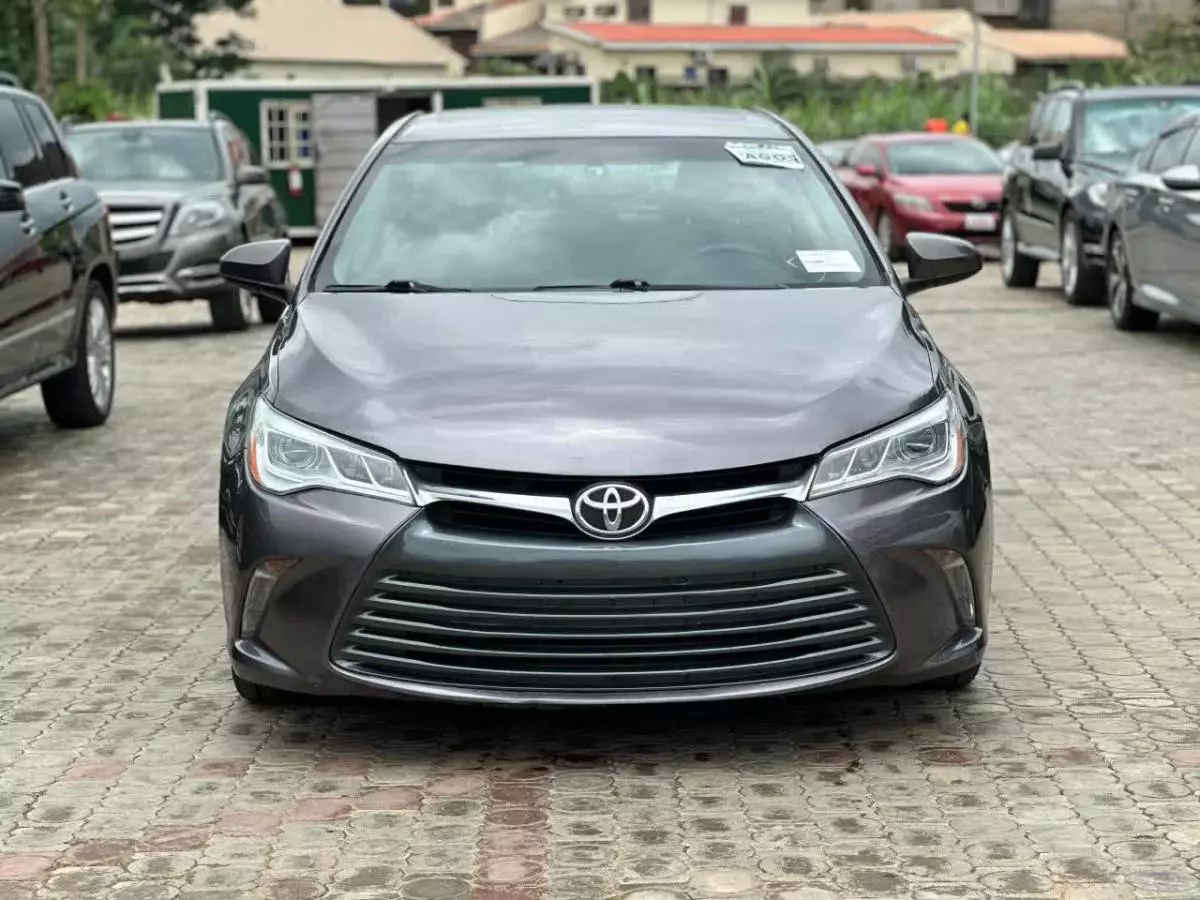 Toyota Camry   - 2016