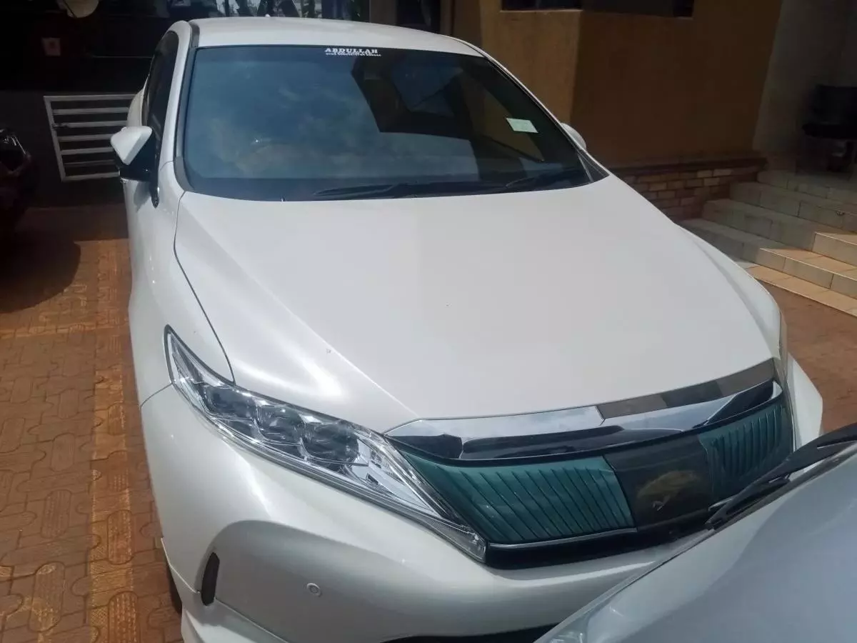 Toyota Harrier   - 2016