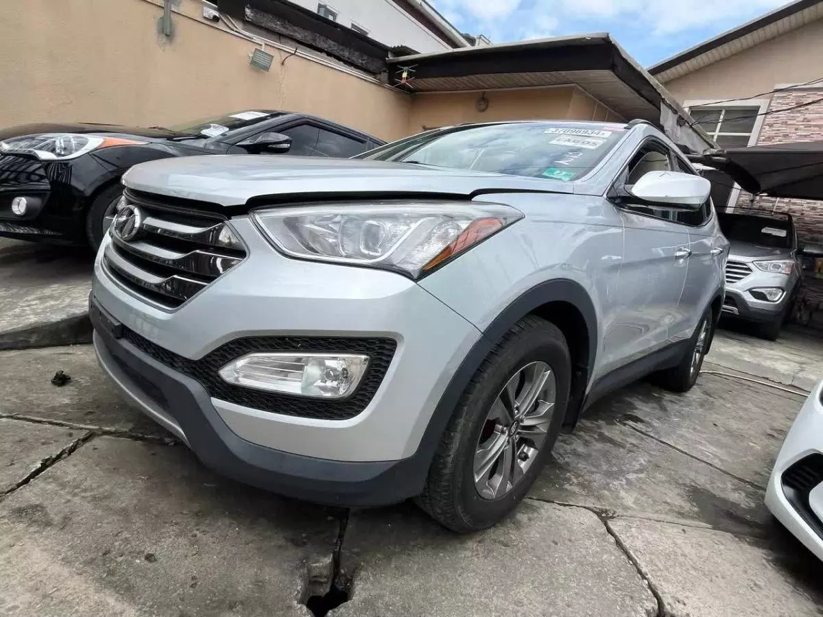 Hyundai Santa Fe   - 2016