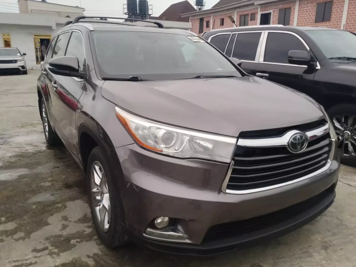 Toyota Highlander   - 2016