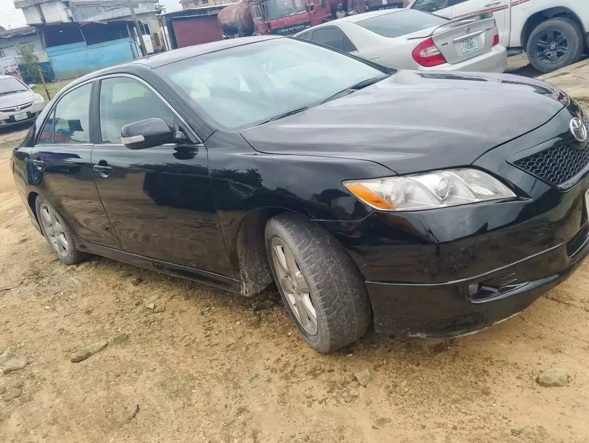 Toyota Camry   - 2009