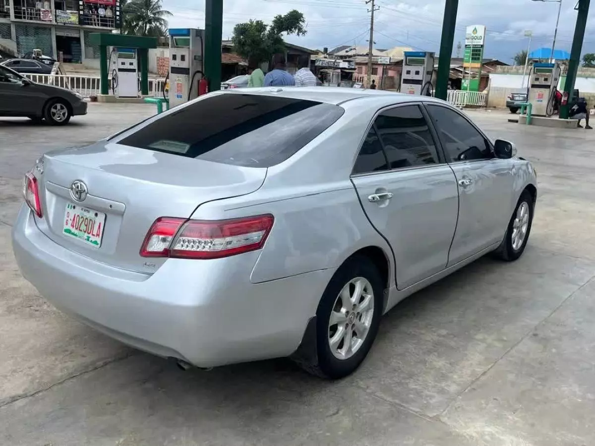 Toyota Camry   - 2011