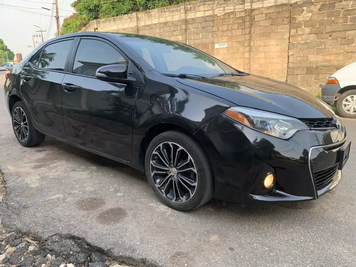 Toyota Corolla   - 2015