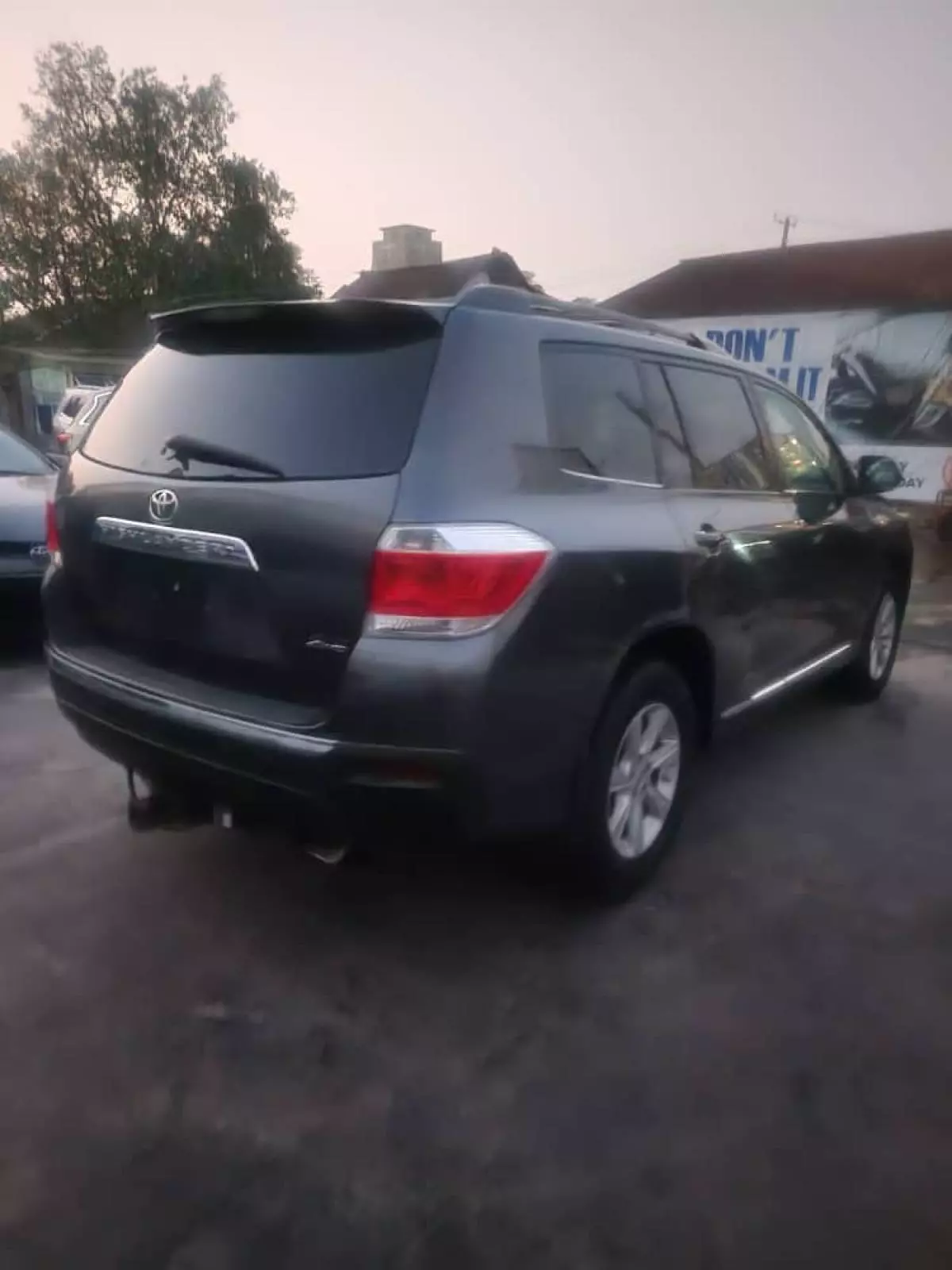 Toyota Highlander   - 2012