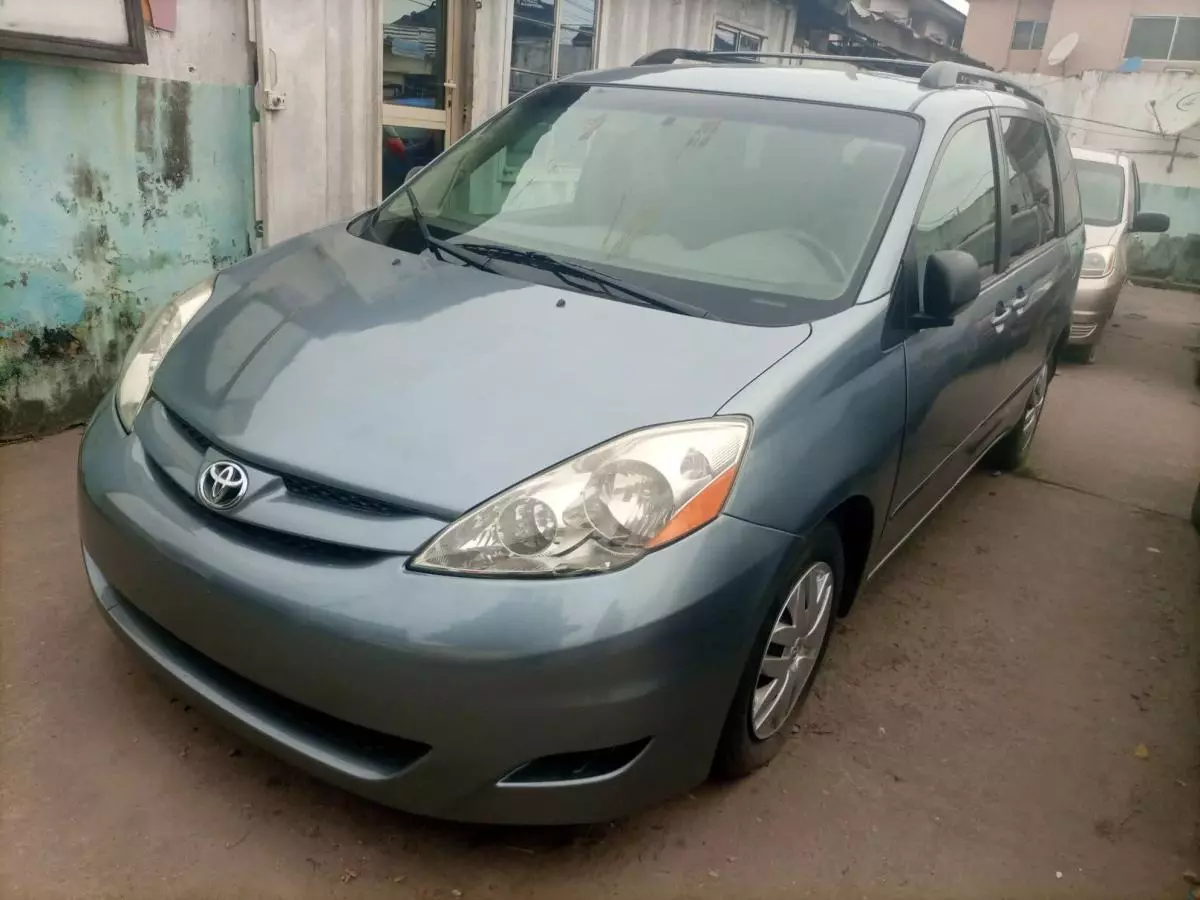 Toyota Sienna   - 2008