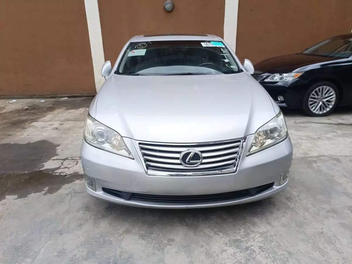 Lexus ES 350   - 2010