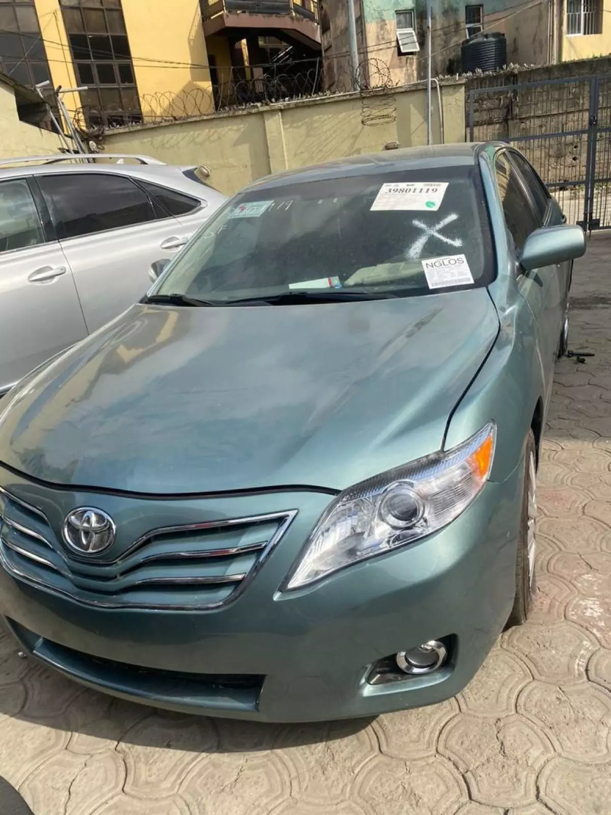 Toyota Camry   - 2010