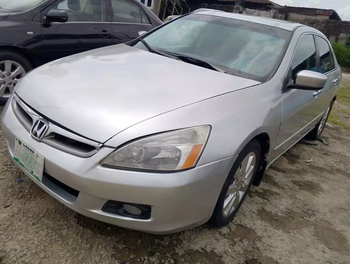 Honda Accord   - 2006