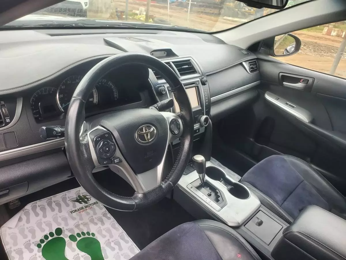 Toyota Camry   - 2013