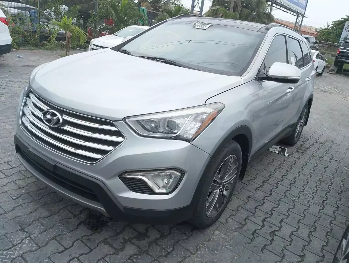 Hyundai Santa Fe   - 2011