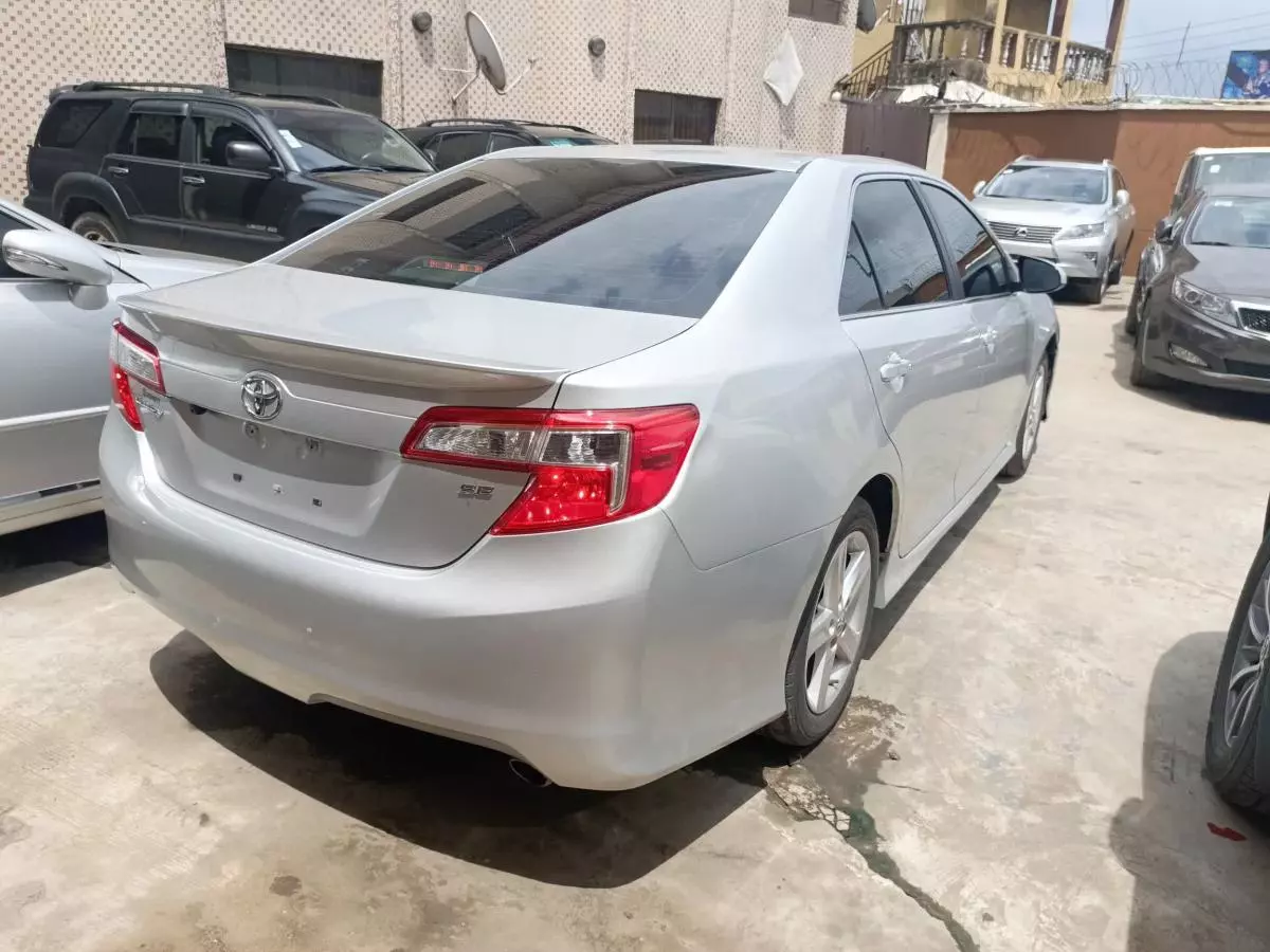 Toyota Camry   - 2014