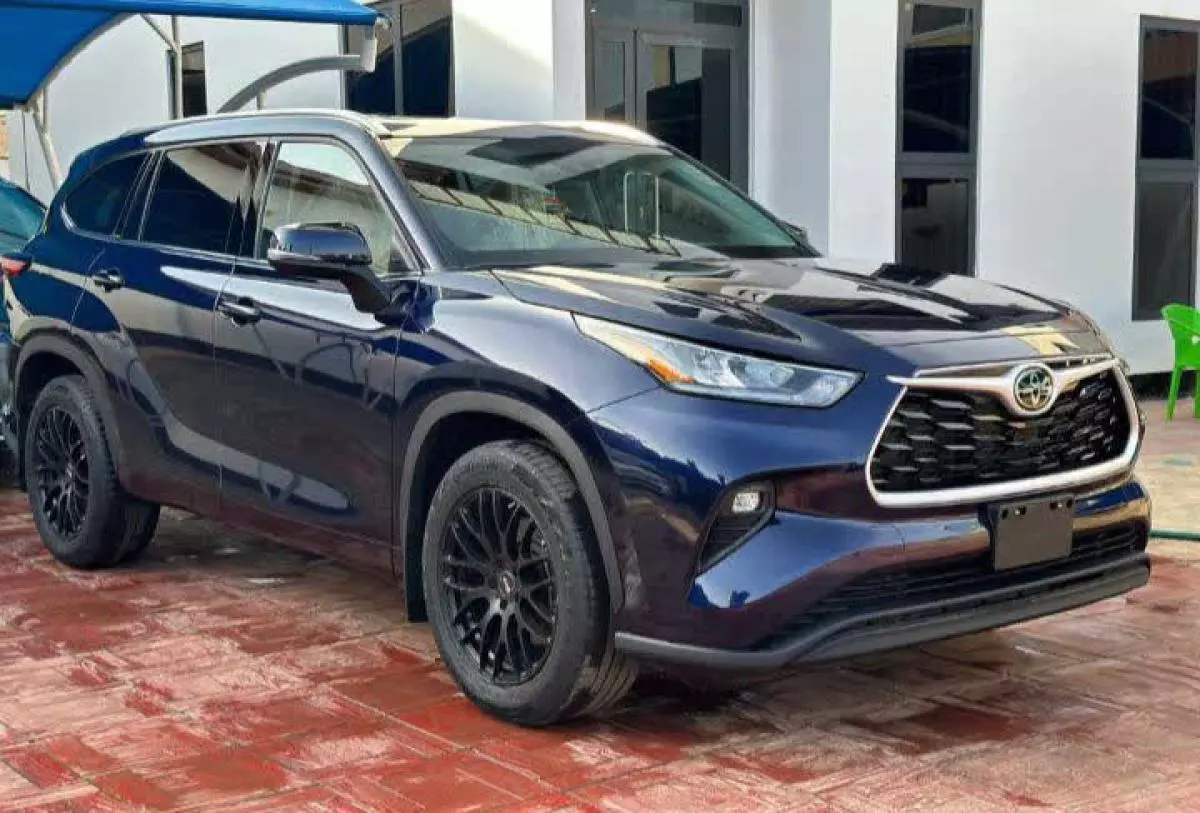 Toyota Highlander   - 2021