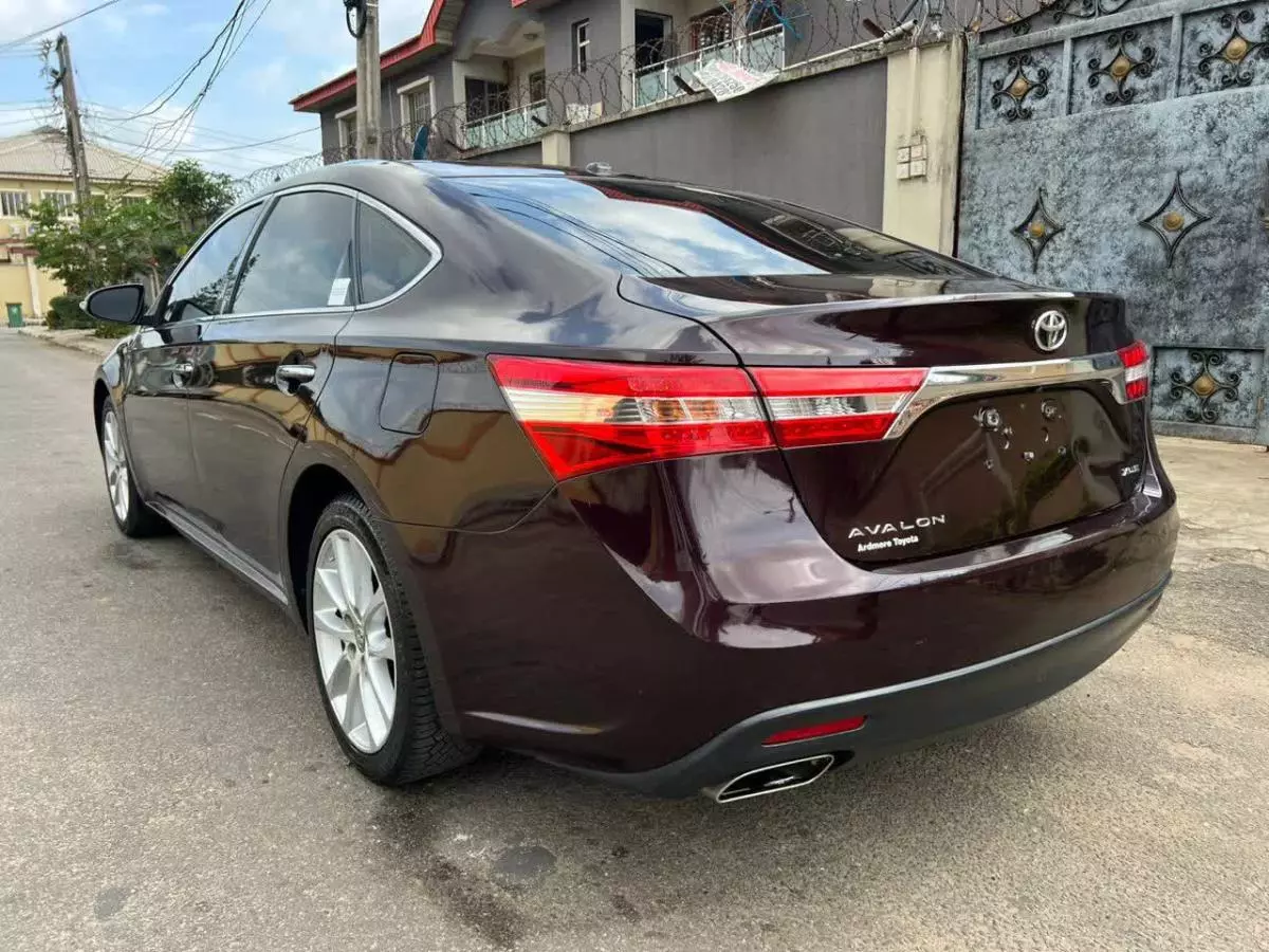 Toyota Avalon   - 2014