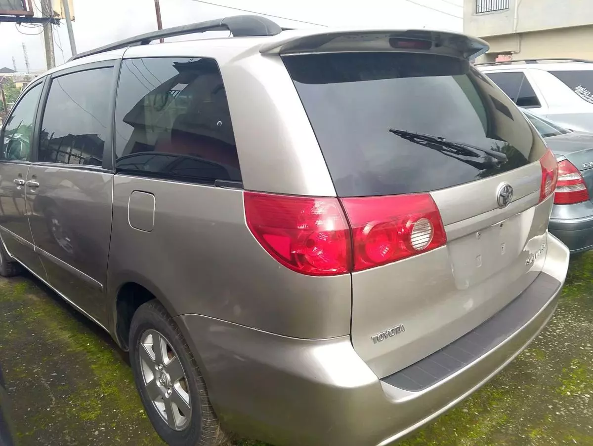 Toyota Sienna   - 2008