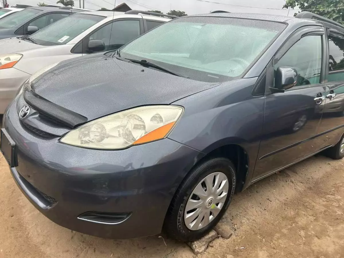 Toyota Sienna   - 2006