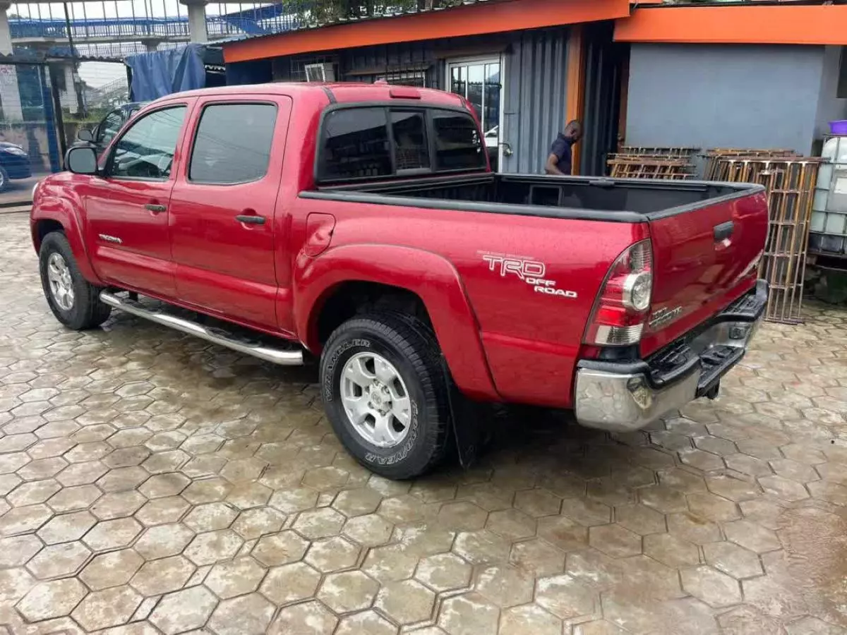 Toyota Tacoma   - 2011