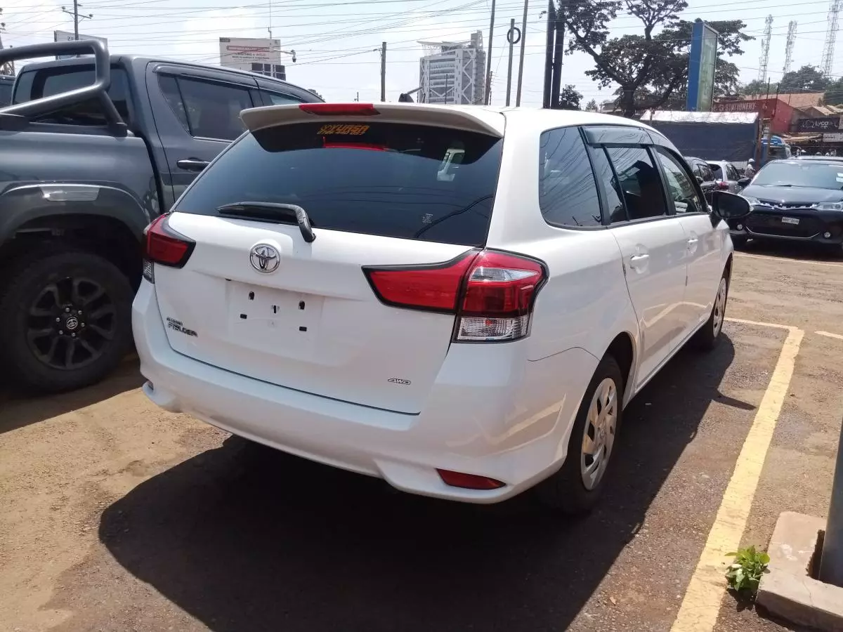 Toyota Fielder    - 2017