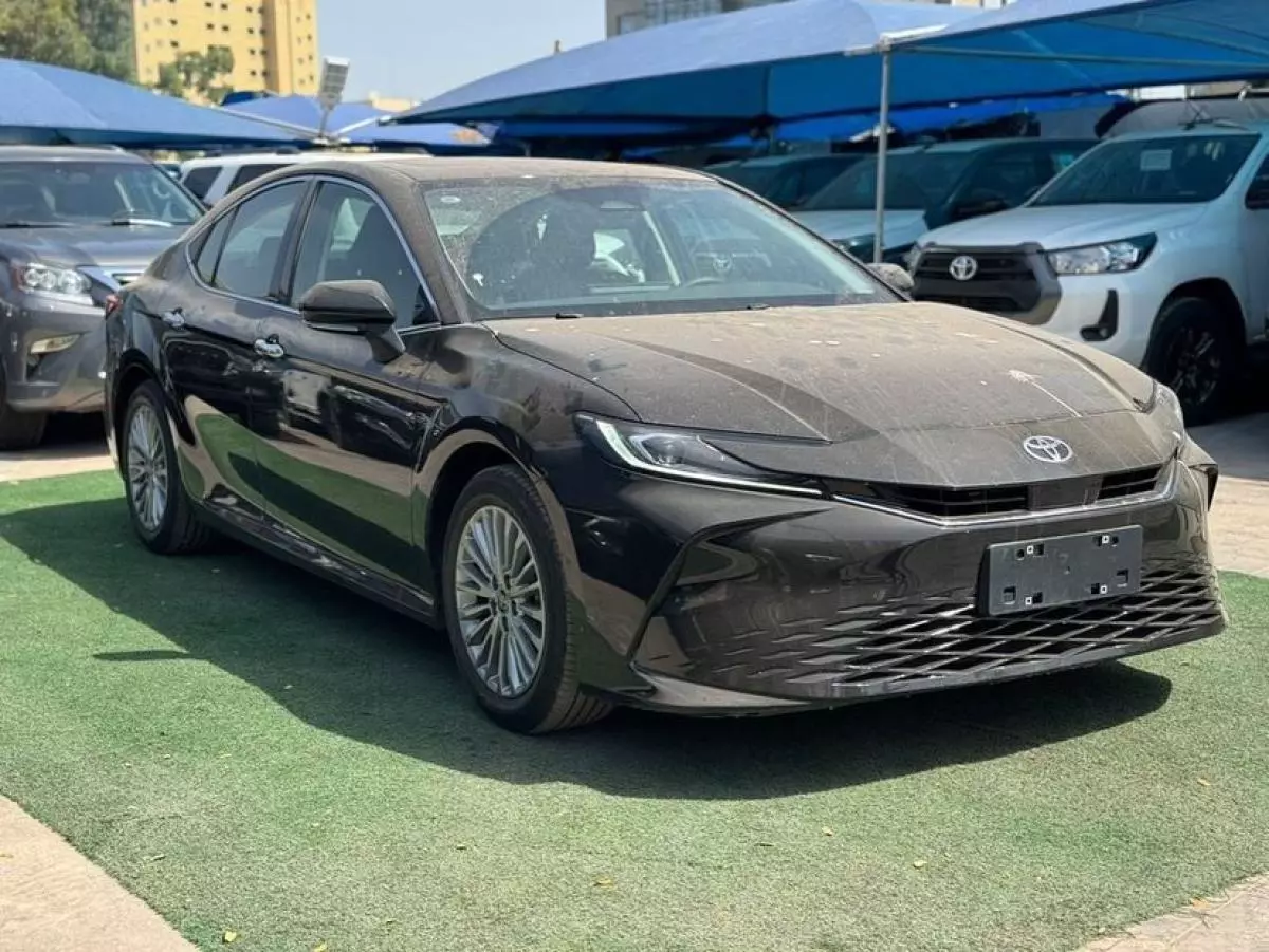 Toyota Camry   - 2025