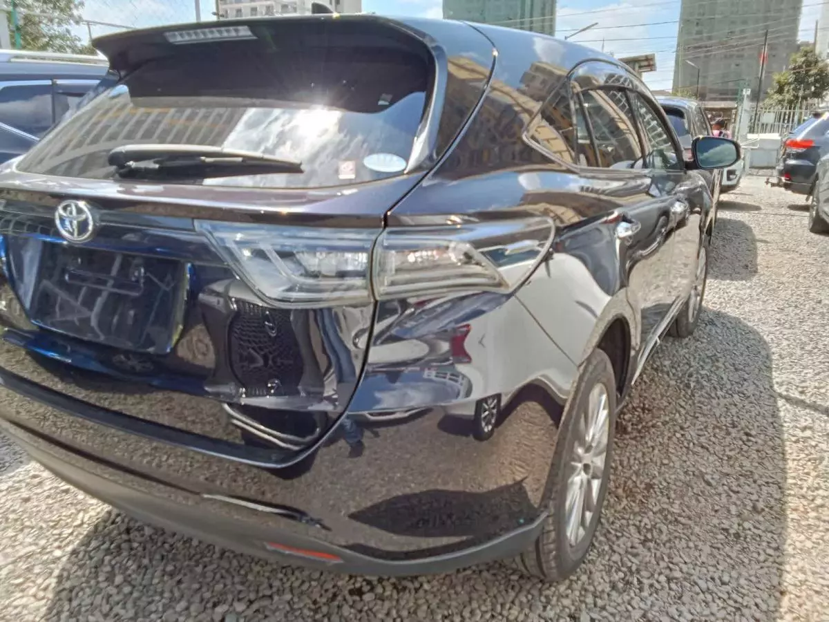 Toyota Harrier   - 2016