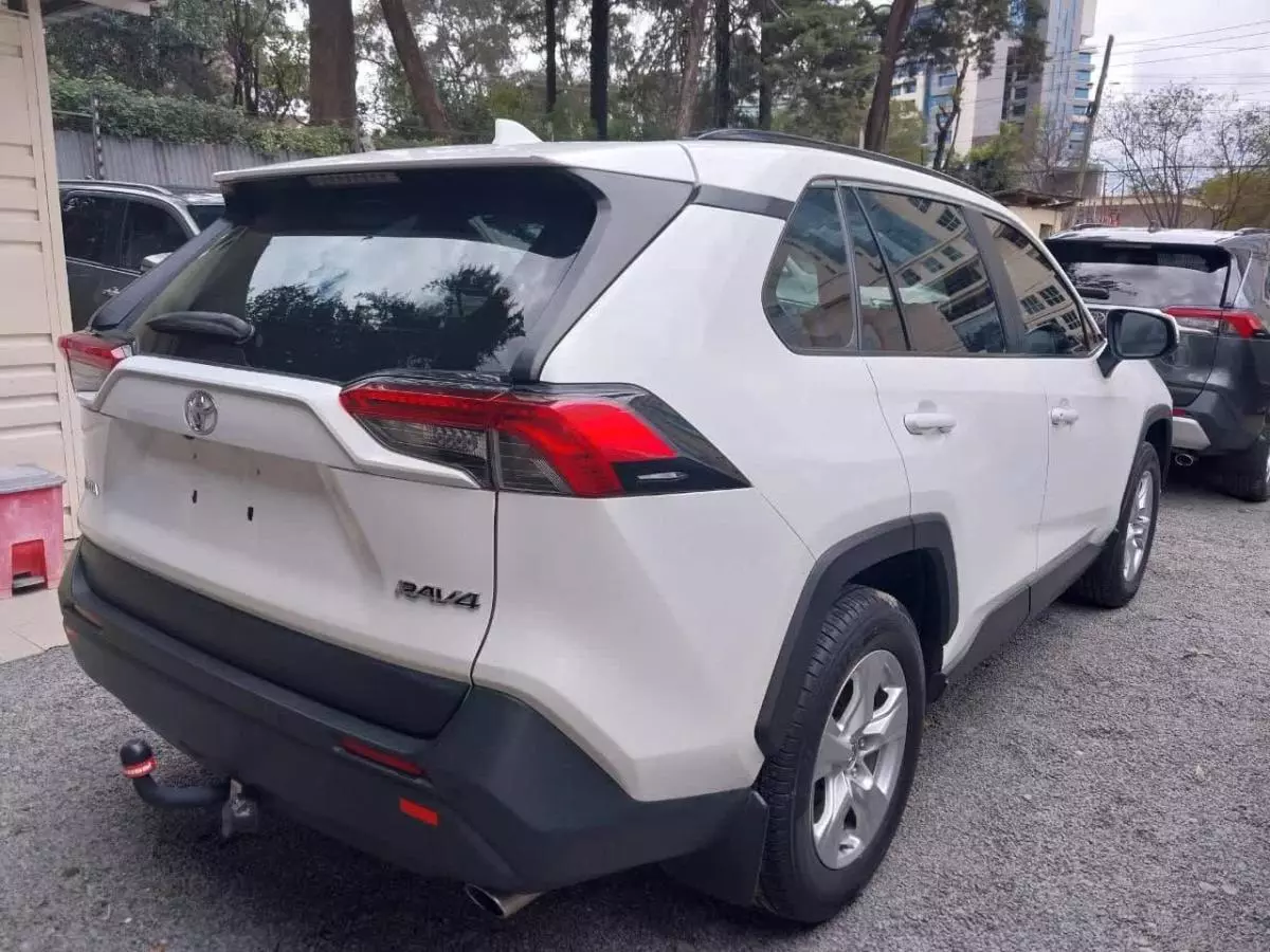 Toyota RAV 4   - 2019