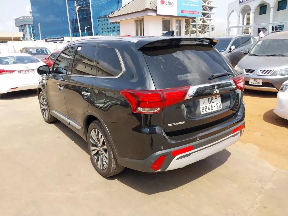 Mitsubishi OUTLANDER   - 2020