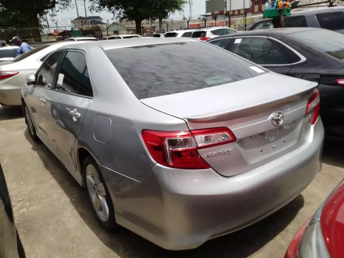 Toyota Camry   - 2014