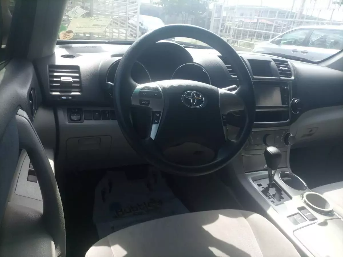 Toyota Highlander   - 2013