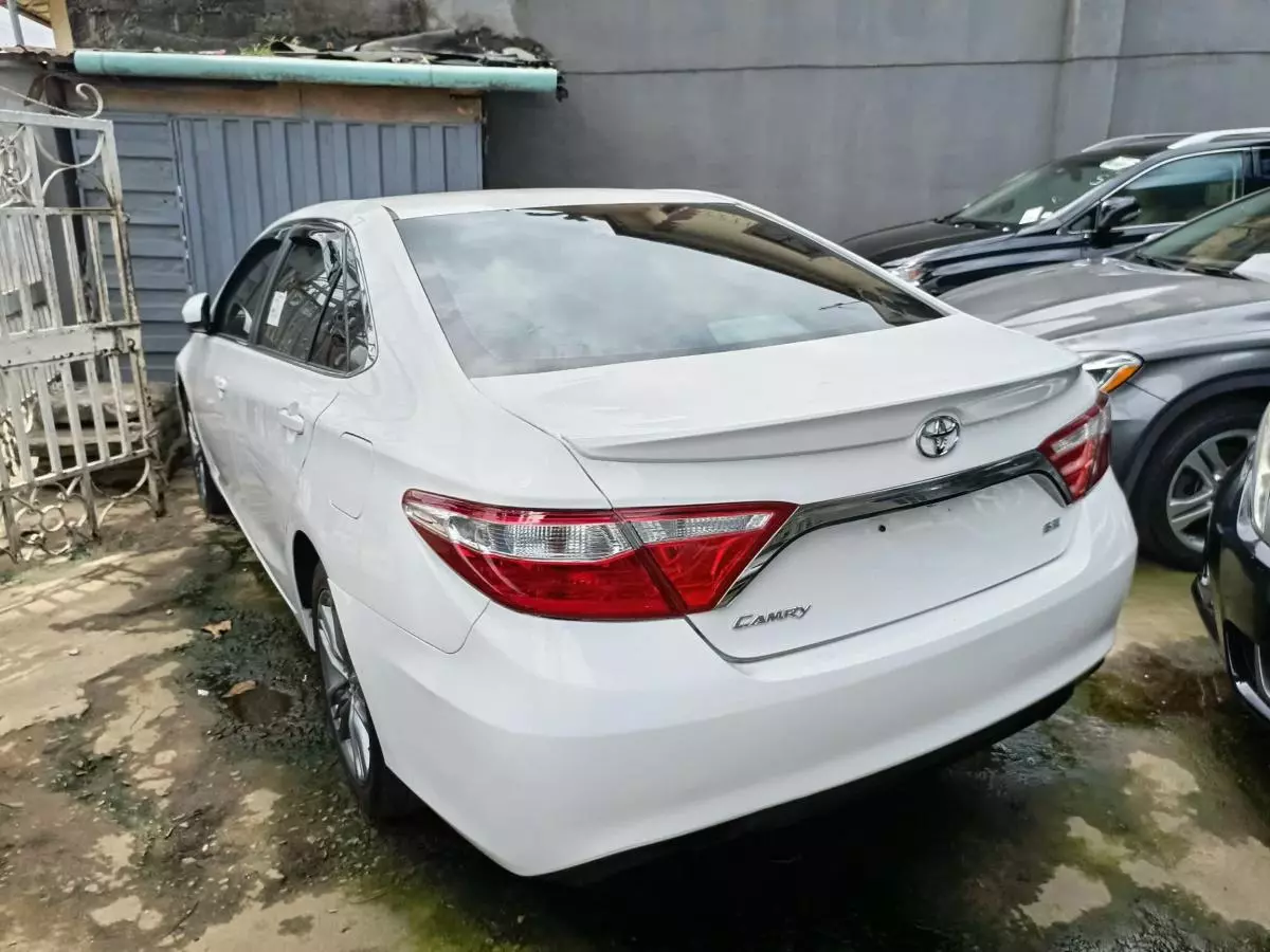 Toyota Camry   - 2015