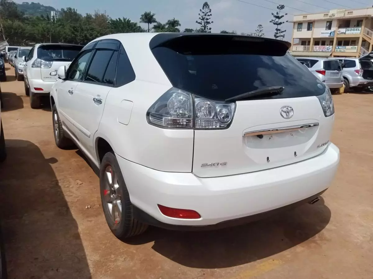 Toyota Harrier   - 2011