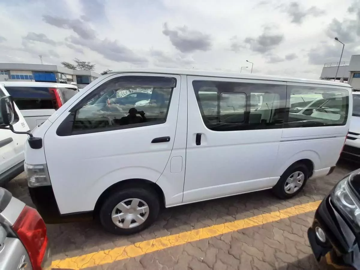 Toyota Hiace - 2015