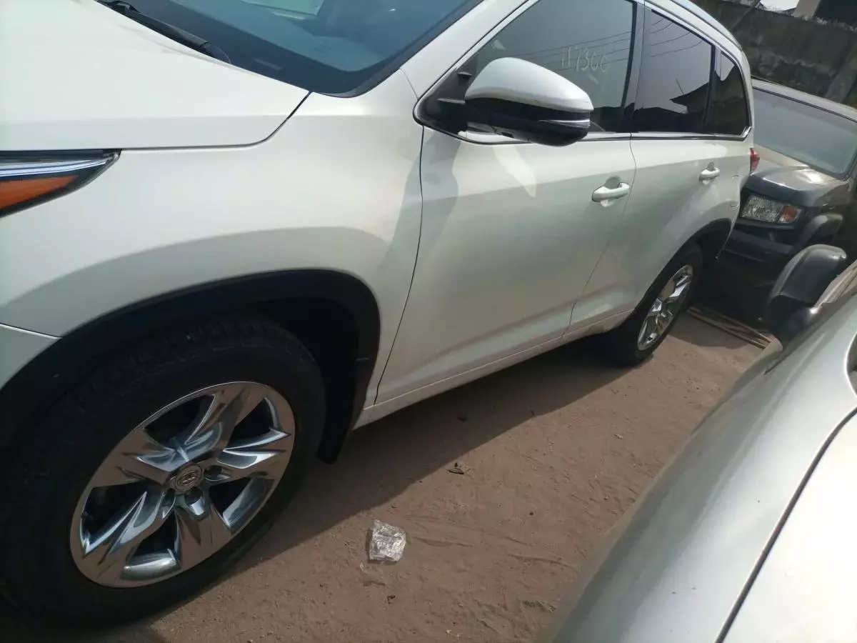 Toyota Highlander - 2015