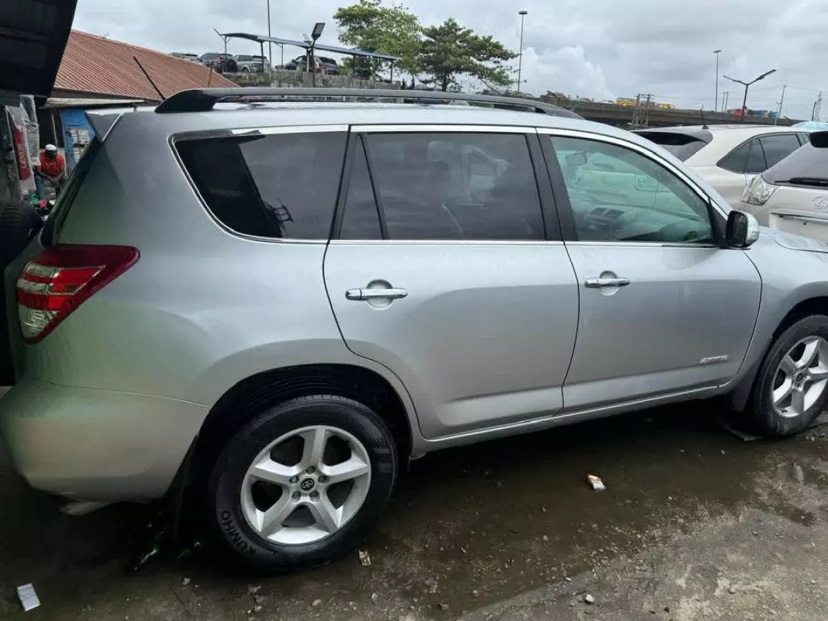 Toyota RAV 4   - 2012