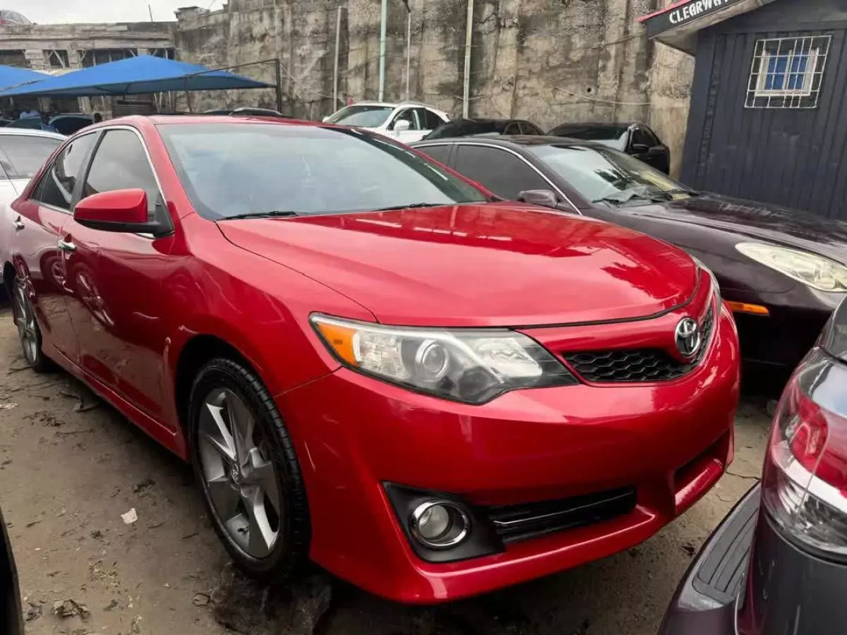 Toyota Camry   - 2012