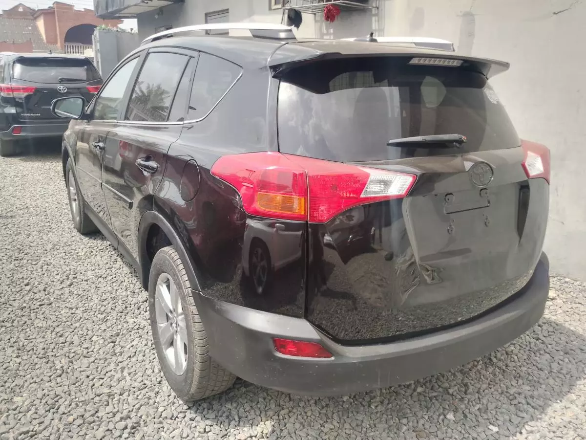 Toyota RAV 4   - 2015