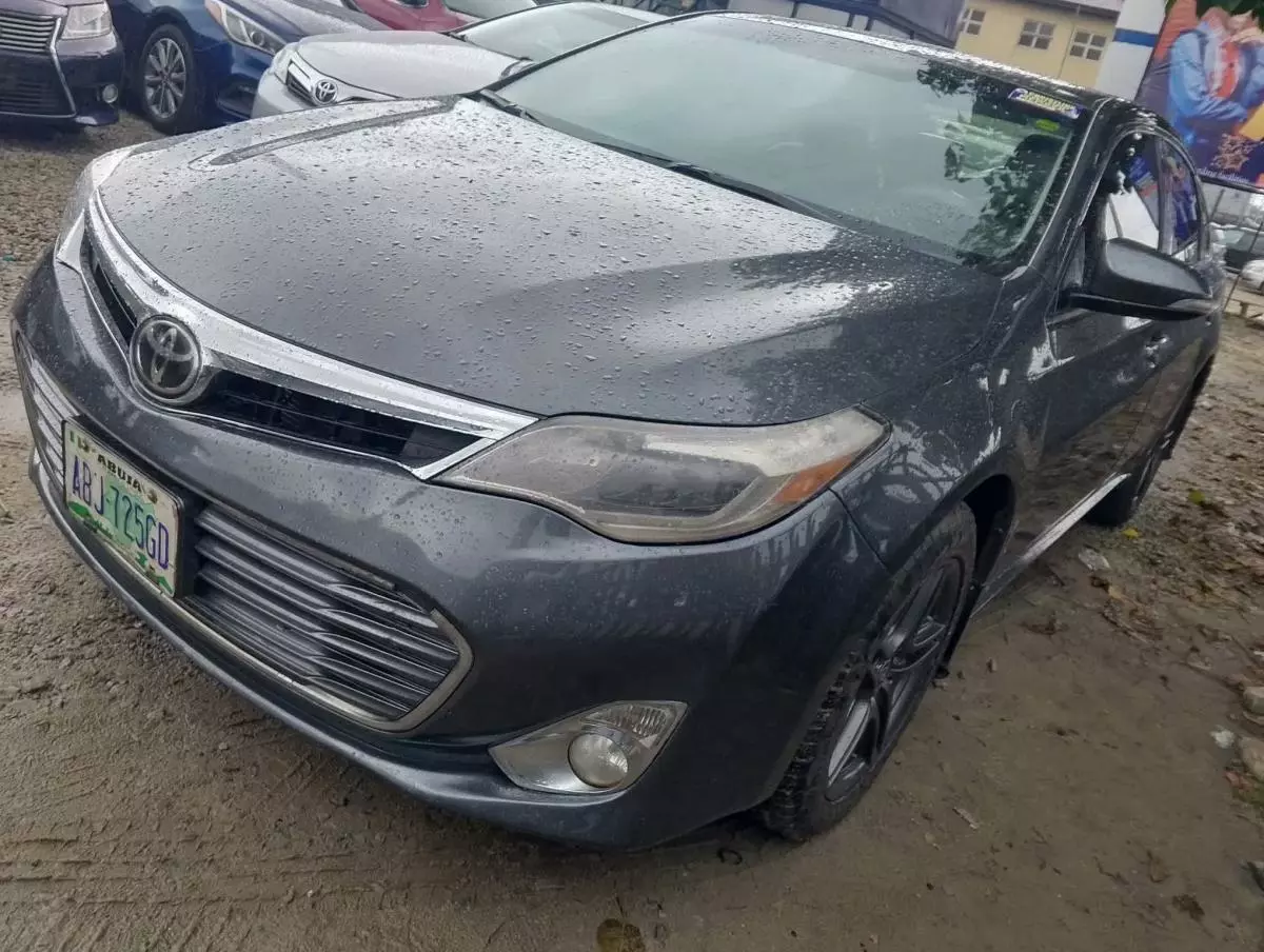 Toyota Avalon   - 2013