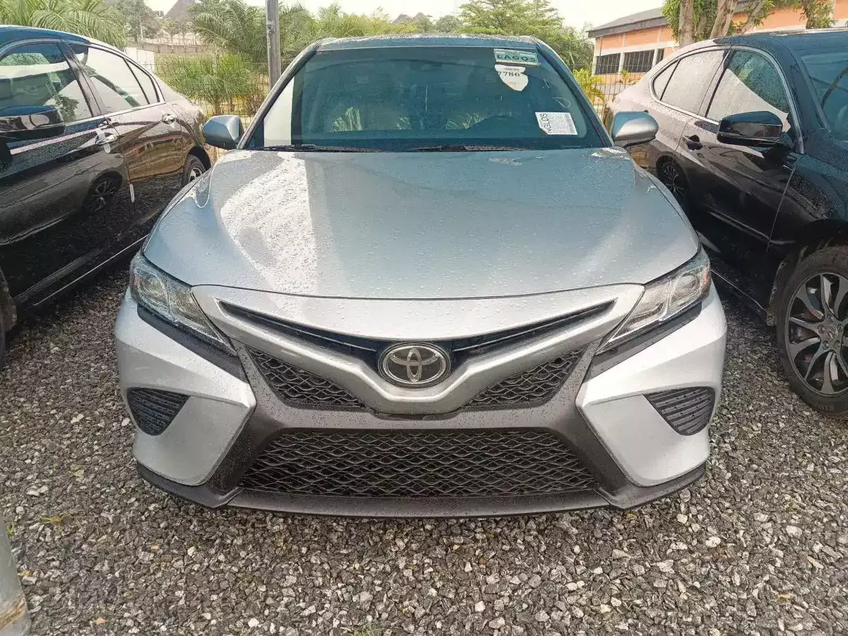 Toyota Camry   - 2018