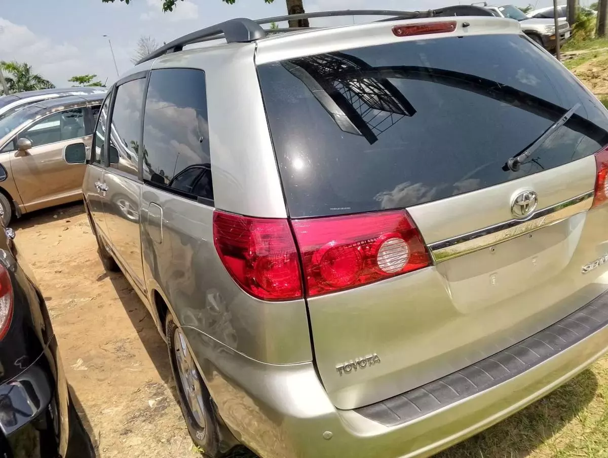 Toyota Sienna   - 2008