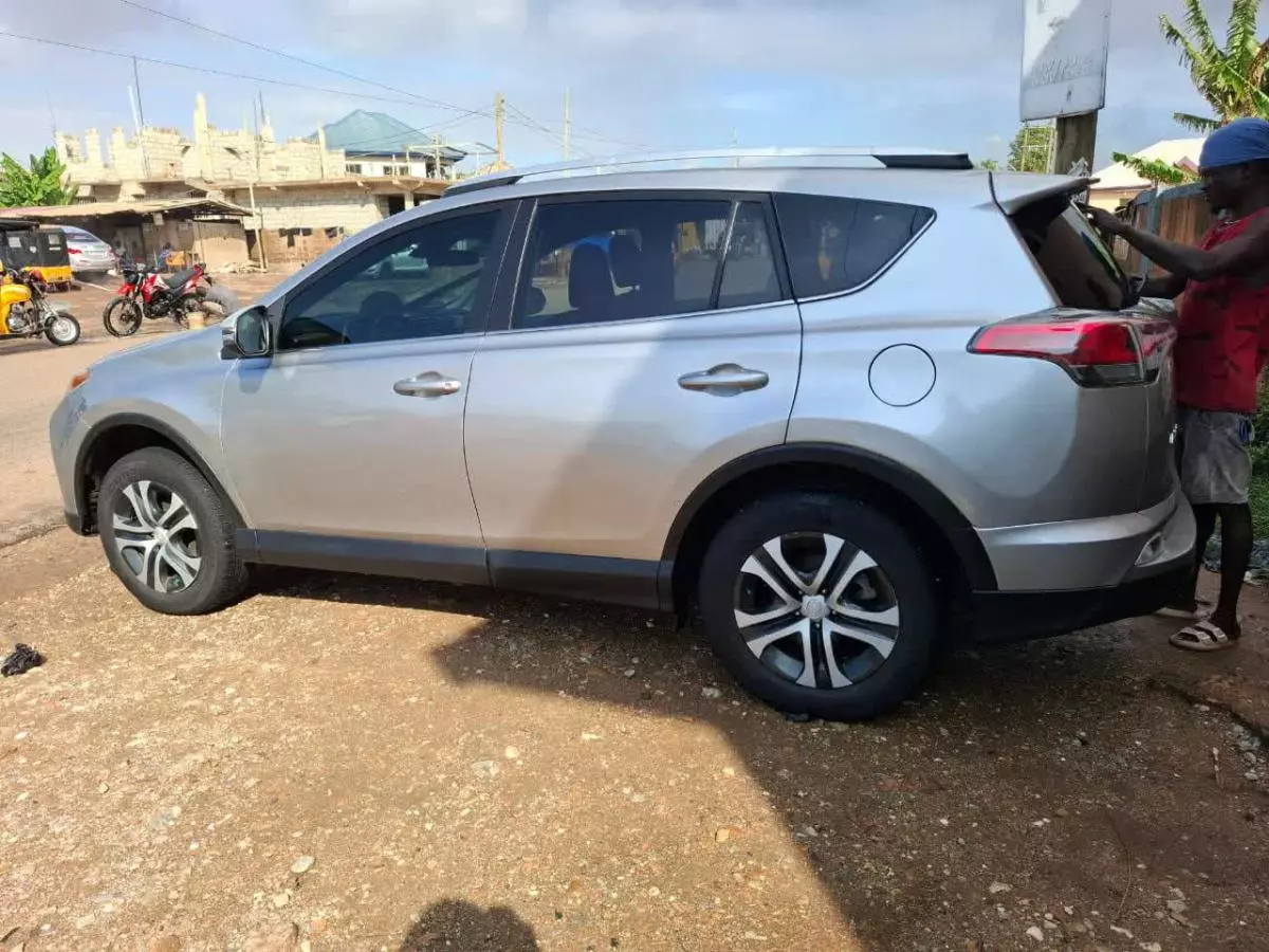 Toyota Rav4   - 2017