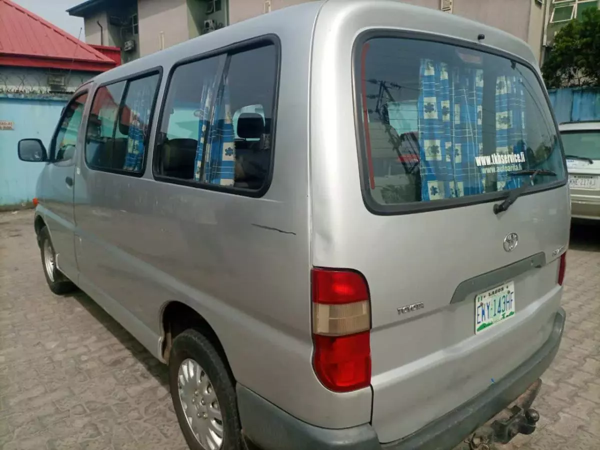 Toyota Hiace - 2004